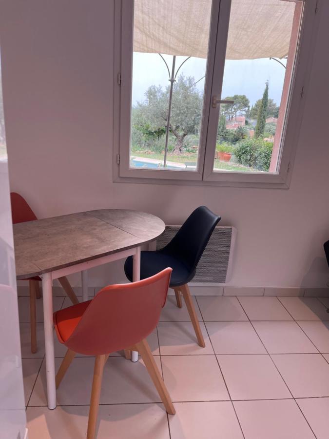 Hauteurs De Toulon : Charmant Studio Piscine Exteriér fotografie